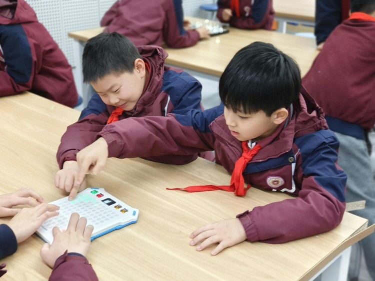 课间"暖"时光 致敬"她"光芒 ——西安高新钱学森第二小学创新落实"双减"政策 打造特色课间育人新模式 课间"暖"时光 致敬"她"光芒 ——西安高新钱学森第二小学创新落实"双减"政策 打造特色课间育人新模式_fororder_1