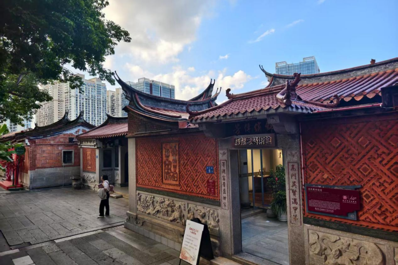 驻华外交官探访晋江五店市 红砖古厝间触摸闽南文化_fororder_图片7