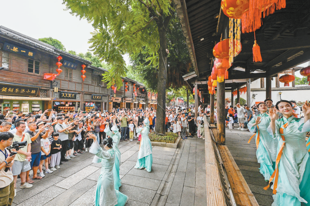 这个假期 福州文旅何以成为“顶流”?_fororder_ScreenShot_2025-10-09_093906_479