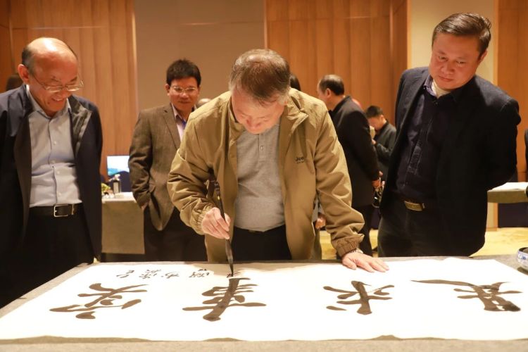 联颂长江 墨书湖口 江西省楹联学会联墨交流活动在九江湖口举行_fororder_微信图片_20251030151724