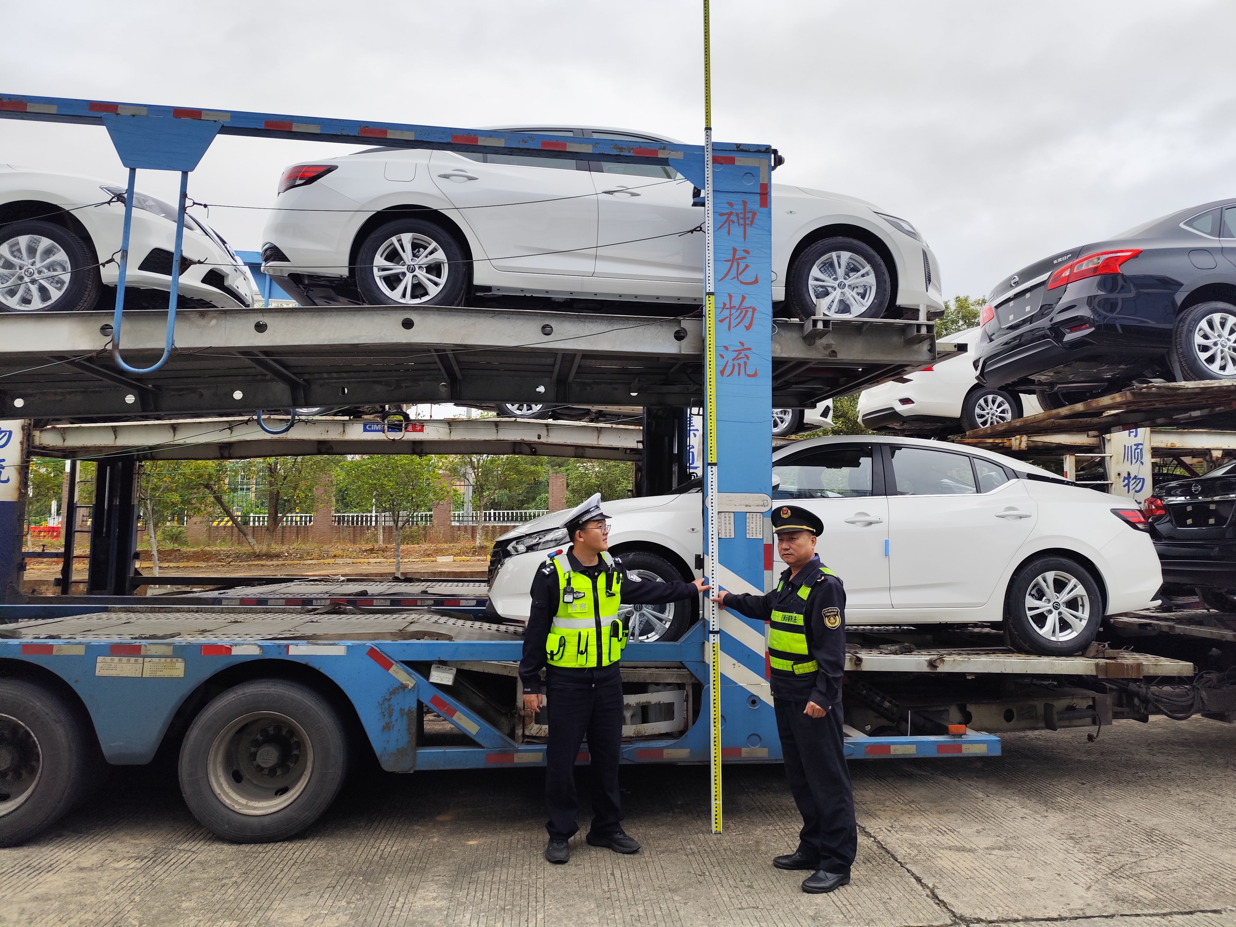 江西省交通运输执法局八支队四大队开展车辆运输车专项治理联合执法行动_fororder_微信图片_20251112164033