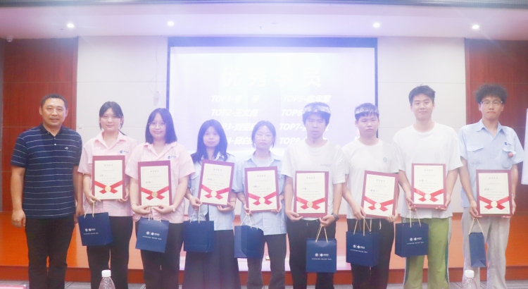 吉安职业技术学院举行电子电路现场工程师满坤班阶段表彰暨拜师仪式