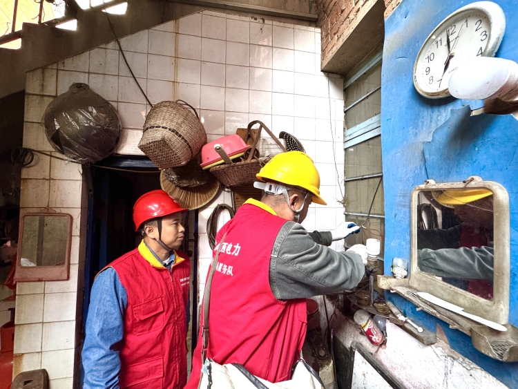 国网奉新县供电公司:筑牢用电“防护墙” 保障群众秋冬季用上安全电