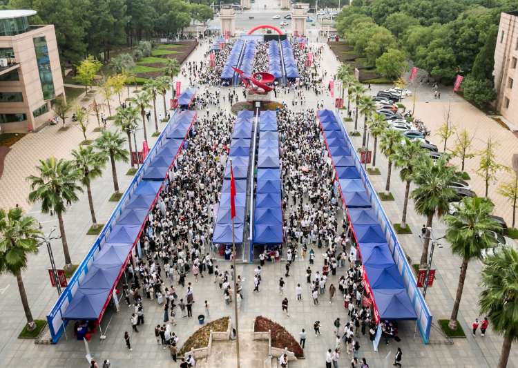 江西财经大学举办江西省2026届高校毕业生“百校联动·赣有未来”南昌片区财经类专场招聘会_fororder_图片4