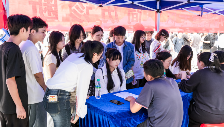 江西财经大学举办江西省2026届高校毕业生“百校联动·赣有未来”南昌片区财经类专场招聘会_fororder_图片3