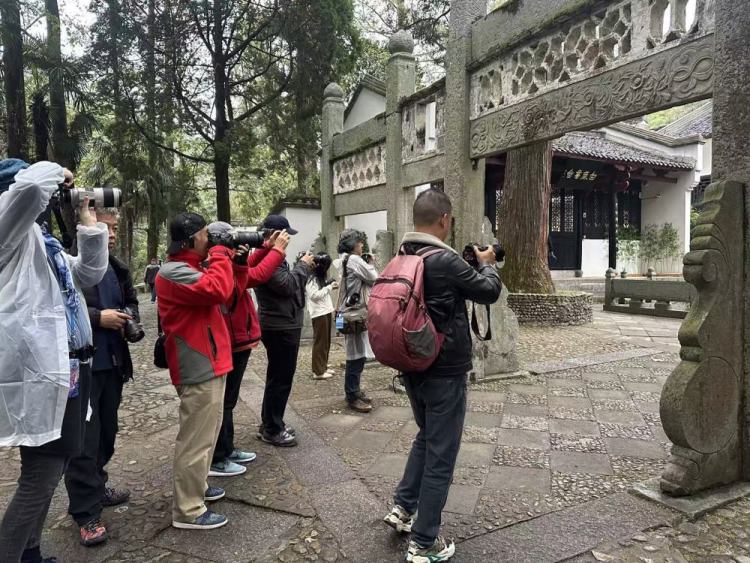 以镜头为媒,共绘“天下悠”之境——“让世界看见庐山”国际摄影采风活动侧记
