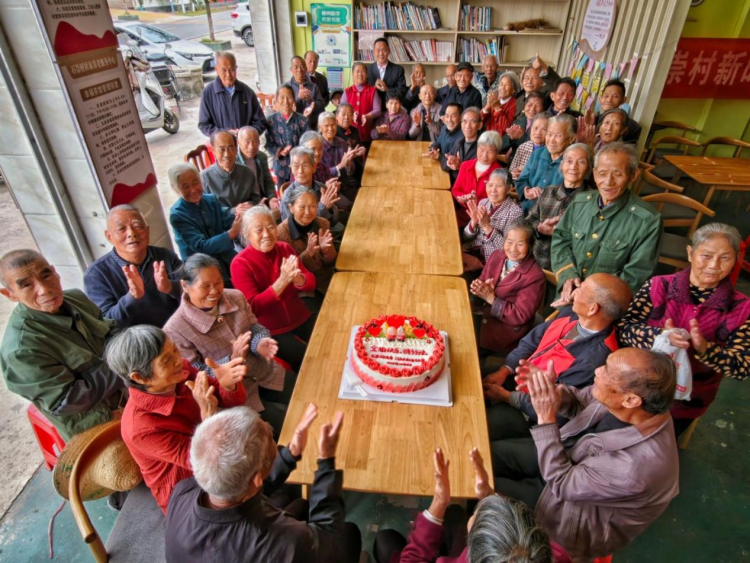 江西上犹:31对金婚夫妇重阳圆梦 半世纪相守定格幸福瞬间_fororder_图片6