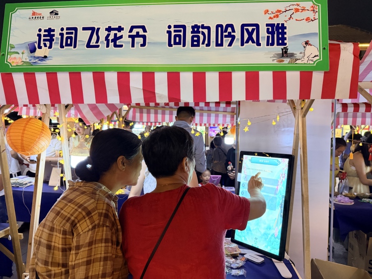 江西省图书馆百万好书“走”进上饶街区_fororder_4