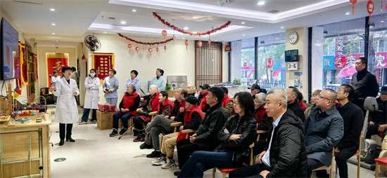 重阳温暖送老人 沈阳市沈河区政协委员赴养老院开展慰问与中医药健康服务活动_fororder_杨薇重阳2