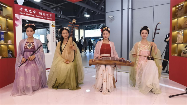 进博启幕 辽宁展区“硬核亮点”揭秘_fororder_黄非进博会6_副本