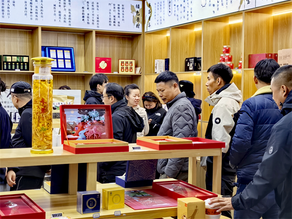 最美铁路·沈白高铁|通化:高铁连古今 红韵润酒香_fororder_实习沈白2