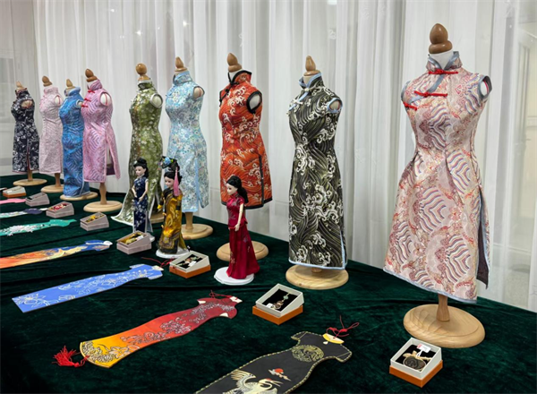 (图勿删)“锦绣东方 遇见世界”沈城上演跨国文化盛宴_fororder_旗袍11