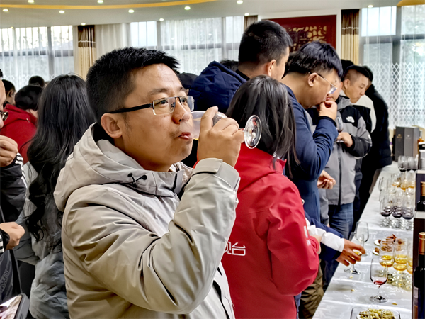 最美铁路·沈白高铁|通化:高铁连古今 红韵润酒香_fororder_实习沈白6