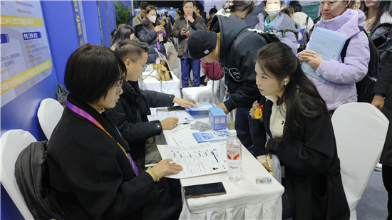 全球英才共赴沈阳“振兴邀约” 第三届东北亚(沈阳)人才交流大会开幕_fororder_02
