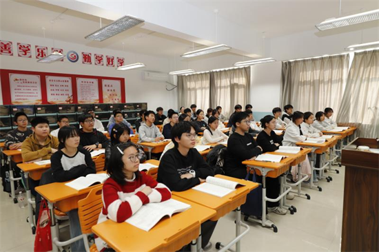 赴川渝考察 沈阳市工业技术学校探索综合高中办学先进经验与特色模式_fororder_教育考察1