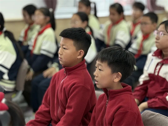 沈阳杏坛小学白塔校区举行“传递科学梦想”主题科普讲座_fororder_教育机器人2