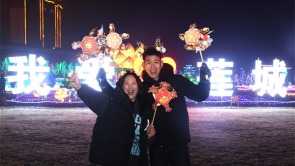 “骏马奔腾耀莲城” 2026普兰店新春游园灯会璀璨启幕