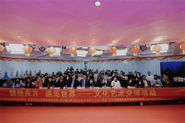 (图勿删)“锦绣东方 遇见世界”沈城上演跨国文化盛宴_fororder_旗袍1