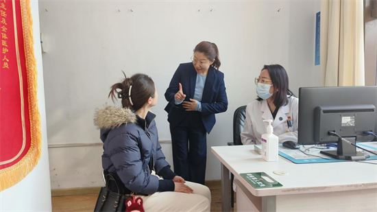 沈阳市手语工作站功能“上新” 手语导医让无声就医暖起来_fororder_黄非加急1