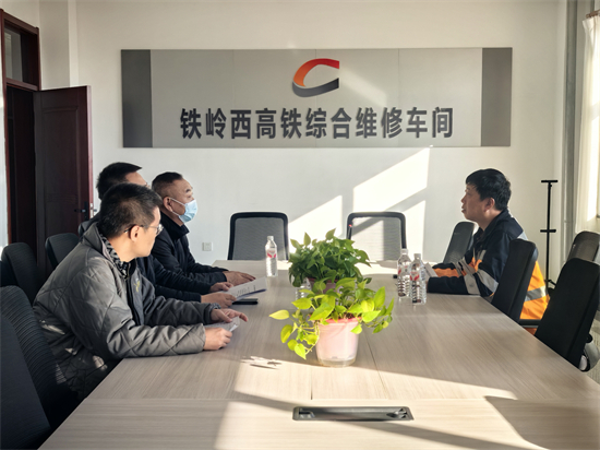 铁岭供电公司:电铁联动共保输电线路安全_fororder_铁岭供电2