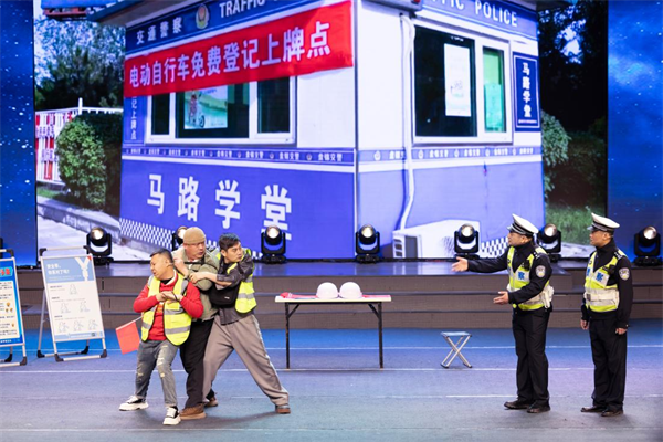 “文明交通 畅安辽宁”礼让倡导行动在沈阳拉开帷幕_fororder_常交通3