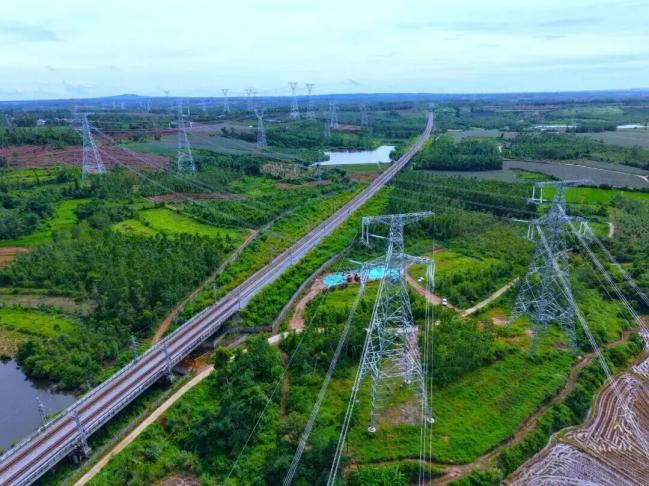 全国首个500千伏省域数字电网在琼投运 海南电网迈入超高压时代_fororder_微信图片_20251225165434