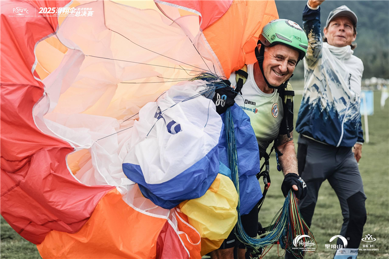 2025年滑翔伞定点世界杯总决赛在湖北荆门落下帷幕 中国小将董文凯勇夺年度总冠军_fororder_02