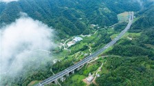 湖北32个省际高速出口畅通“一小时经济圈”