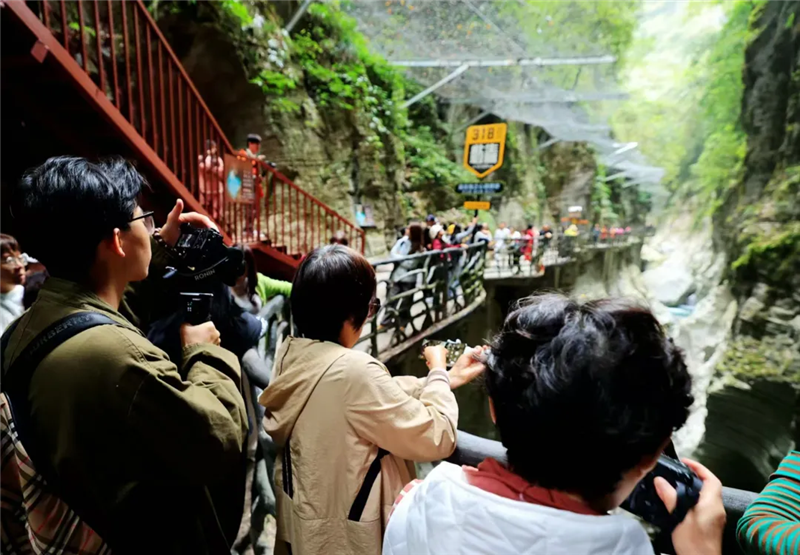 百辆房车汇聚地心谷 恩施州第二届露营大会即将启幕_fororder_图片3