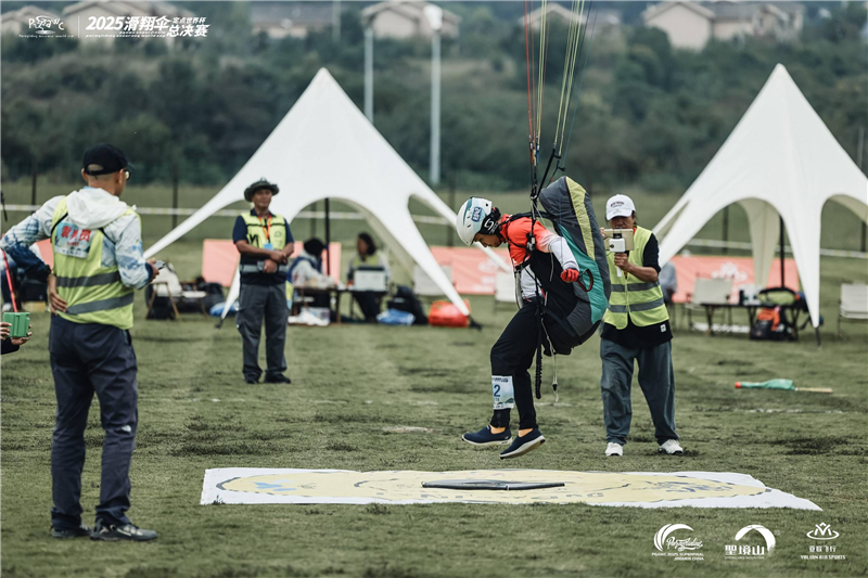 2025年滑翔伞定点世界杯总决赛在湖北荆门落下帷幕 中国小将董文凯勇夺年度总冠军_fororder_03