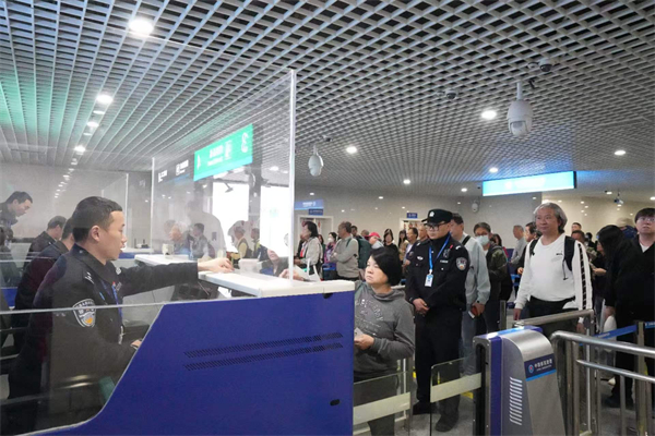 恩施边检站高效保障恩施口岸新年首条国际(地区)航线复航_fororder_微信图片_20260223105252