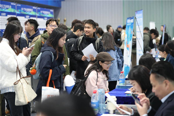 超6.7万个岗位蓄势待发 广东两地组团来鄂揽才_fororder_aef6f400f6b04c448ac4762d3583b842