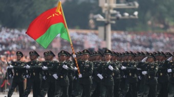 百战沙场 攻无不克 陆军方队接受检阅_fororder_3