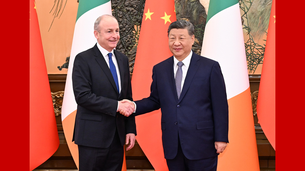 【讲习所·中国与世界】习近平用十二个字总结中爱关系_fororder_时政红底1