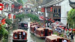 节日氛围感拉满 各地打造文旅消费新场景_fororder_1759381052285_646
