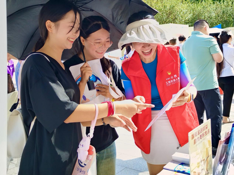 重庆:金融知识普及进校园_fororder_mmexport1758519926775