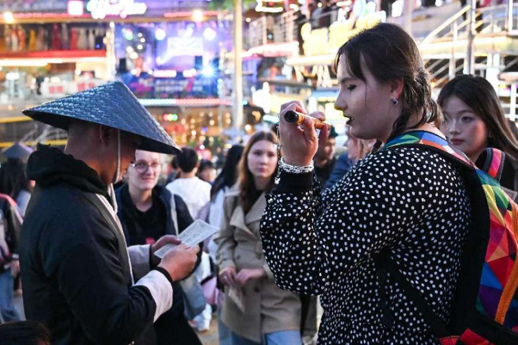 重庆涪陵:穿越古今 夜经济点亮文旅新体验_fororder_mmexport1762240596664