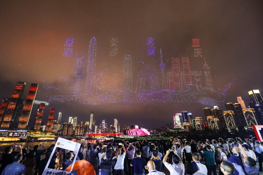 “新韵重庆”大国工匠专场灯光秀震撼上演