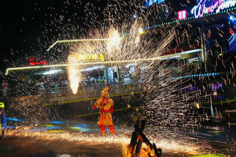 重庆涪陵:穿越古今 夜经济点亮文旅新体验_fororder_mmexport1762240592782