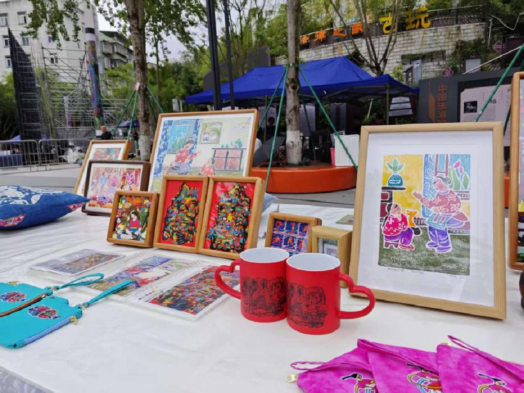 重庆綦江:130幅农民画精品描绘乡村振兴新图景_fororder_mmexport1758869454193