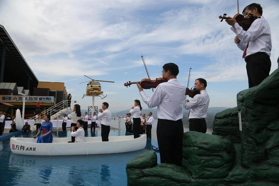 重庆涪陵:江畔音乐会唱响金秋迎国庆_fororder_mmexport1759125380775