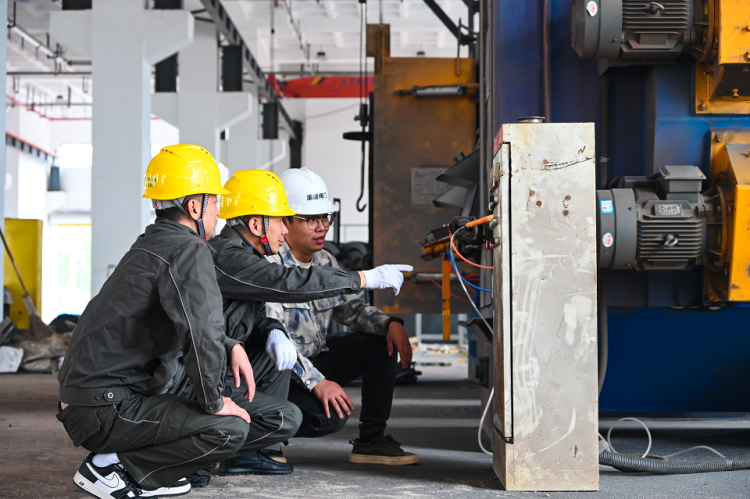 重庆:国网垫江供电公司展现“丹电速度” 20天实现企业“入驻即用电”_fororder_mmexport1761287384119