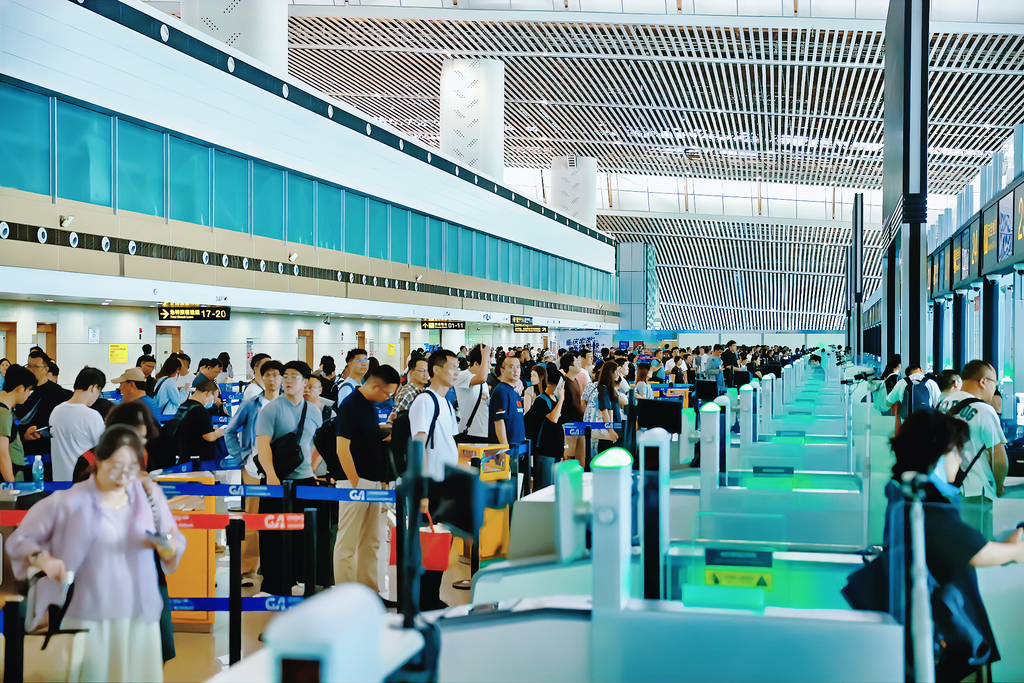 拿下“双第一” 国庆中秋假期重庆江北国际机场热力全开