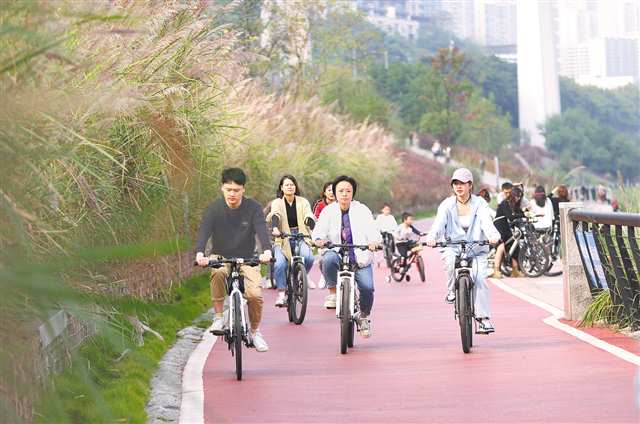 重庆:从乱石滩蝶变“顶流”打卡地 江滩公园生态治理重塑岸线
