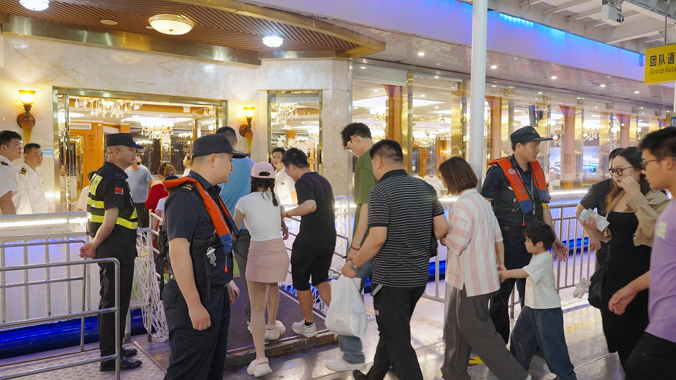 长江重庆段“双节”水上旅游火热 安全运送旅客近60万人次_fororder_mmexport1759993432573