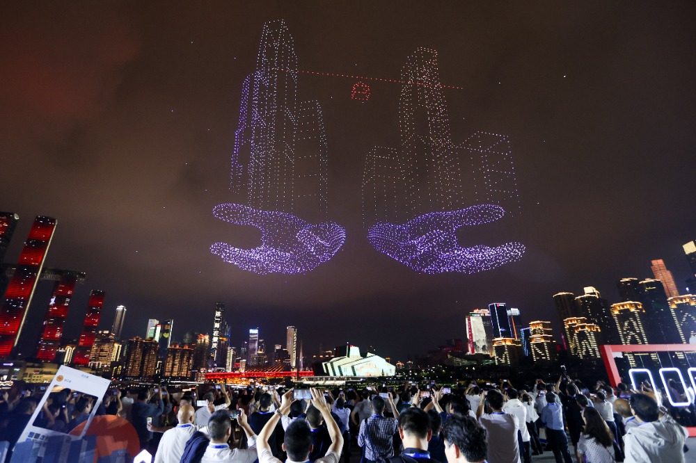 “新韵重庆”大国工匠专场灯光秀震撼上演