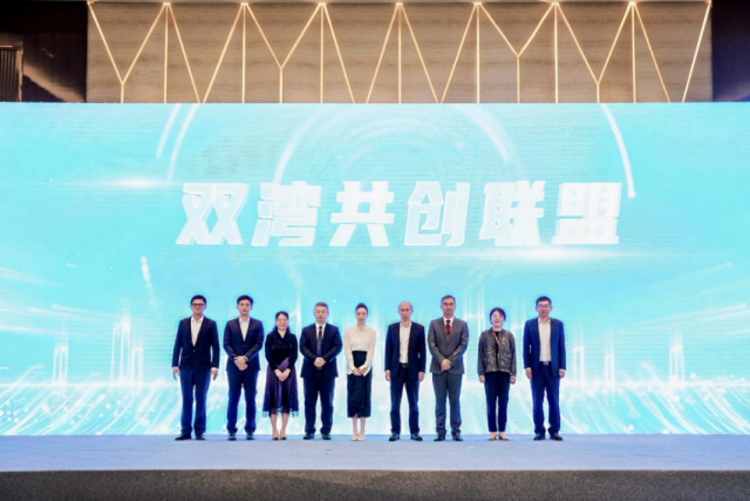 科技领航:驱动产业跨界融合与新质增长2025汽车技术领袖论坛成功举办  位置:资讯_fororder_科技领航:驱动产业跨界融合与新质增长2025汽车技术领袖论坛成功举办1356