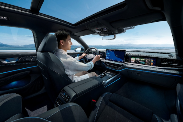 帕萨特 Pro 2026款上市再树竞争力标杆 “黄金价值三角”打造B级燃油轿车典范  位置:资讯_fororder_【5】帕萨特 Pro 2026款上市再树竞争力标杆 “黄金价值三角”打造B级燃油轿车典范674