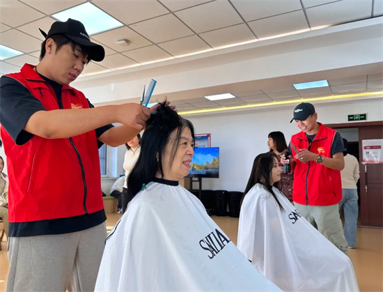 平安人寿吉林分公司走进恒安社区开展敬老月主题活动_fororder_平安人寿老人1