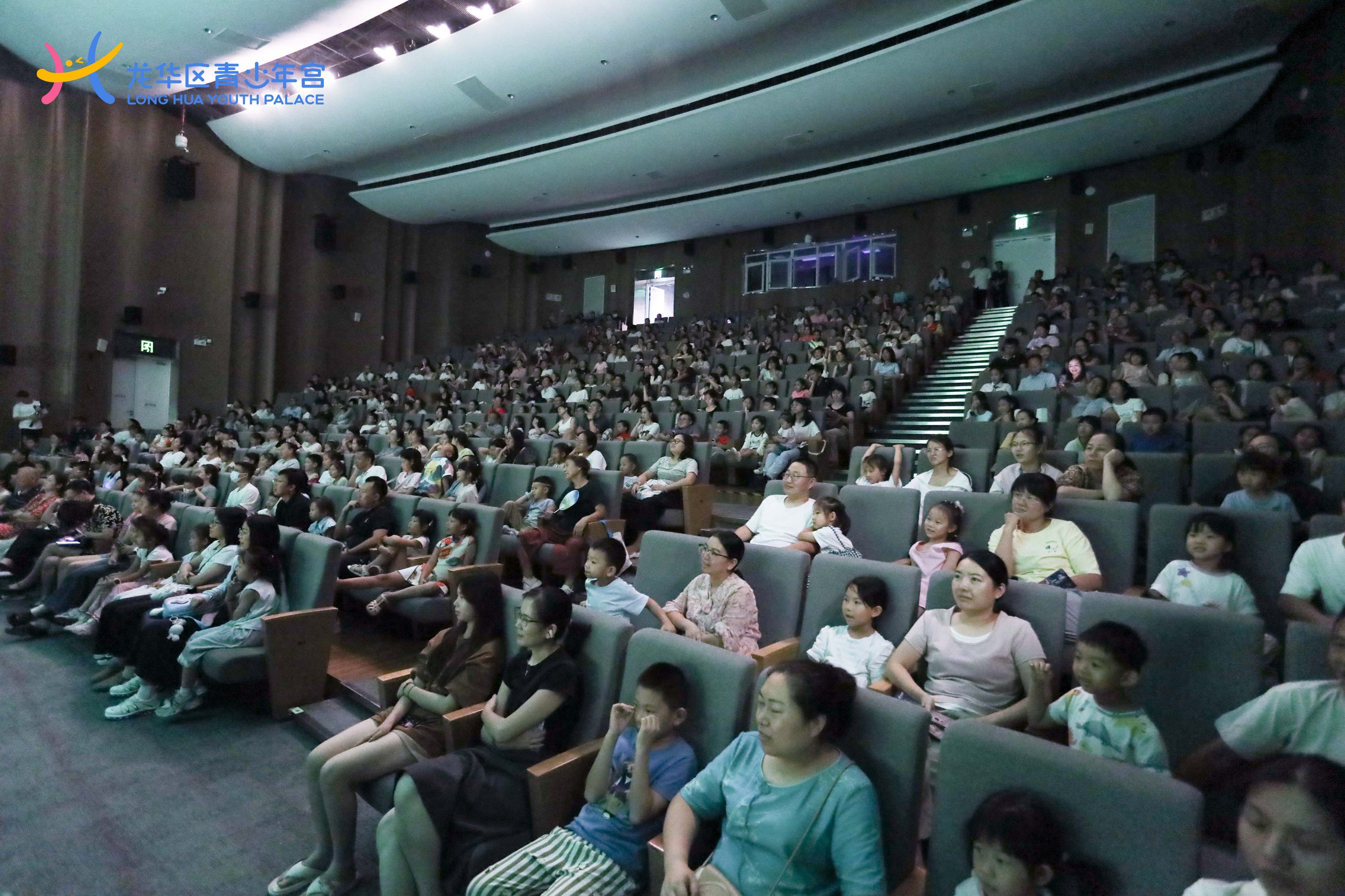 深圳龙华200名优秀志愿者免费观看经典童话剧《睡美人》_fororder_深圳1